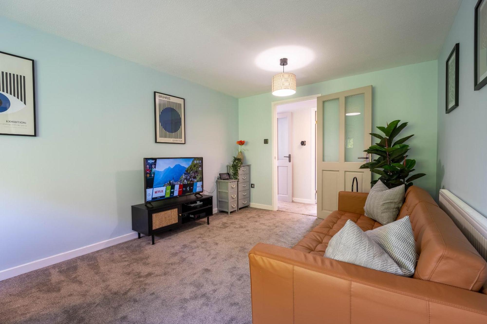 Park View- 2 Bed Apartment Close To East Surrey Hospital Salfords Zewnętrze zdjęcie
